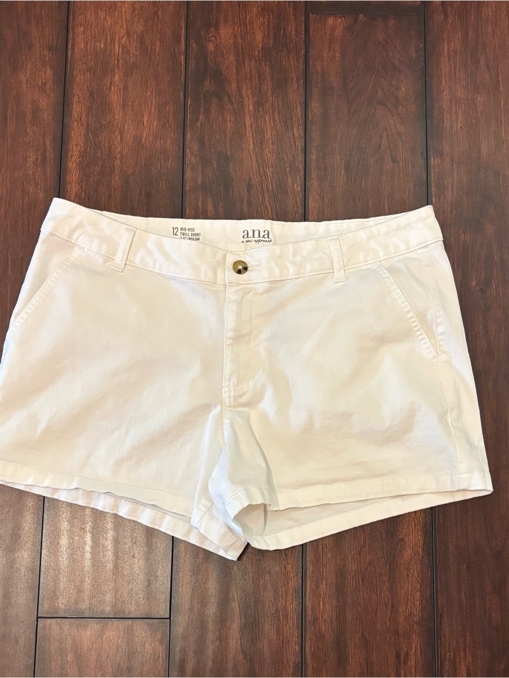 a.n.a A New Approach White Twill Shorts - Women’s Size 12 - Picture 2 of 15